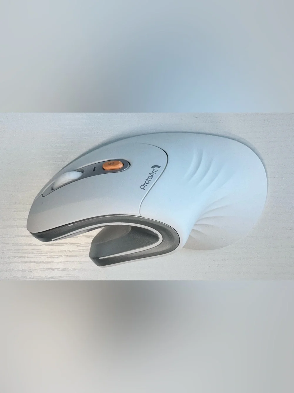 ProtoArc EM11 NL 2.4GHz Wireless Vertical Ergonomic Right-Handed Mouse White NIB